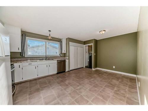 21 Osborne Street, Red Deer, AB - Indoor Photo Showing Kitchen With Double Sink