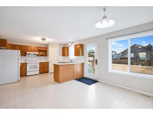 69 Saddlecreek Terrace Ne, Calgary, AB - Indoor Photo Showing Kitchen