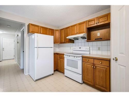 69 Saddlecreek Terrace Ne, Calgary, AB - Indoor Photo Showing Kitchen