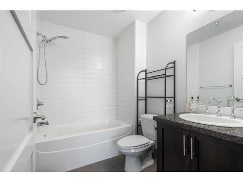 202-518 33 Street Nw, Calgary, AB - Indoor Photo Showing Bathroom