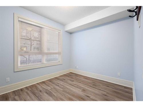 202-518 33 Street Nw, Calgary, AB - Indoor Photo Showing Other Room