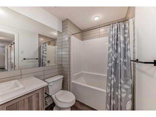 1114-350 Livingston Common Ne, Calgary, AB - Indoor Photo Showing Bathroom