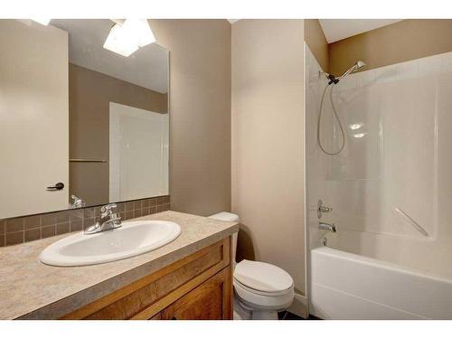 1508-105 Railway Avenue Sw, Airdrie, AB - Indoor Photo Showing Bathroom