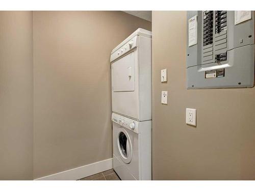 1508-105 Railway Avenue Sw, Airdrie, AB - Indoor Photo Showing Laundry Room