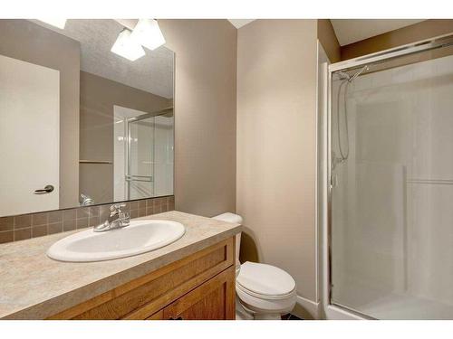 1508-105 Railway Avenue Sw, Airdrie, AB - Indoor Photo Showing Bathroom