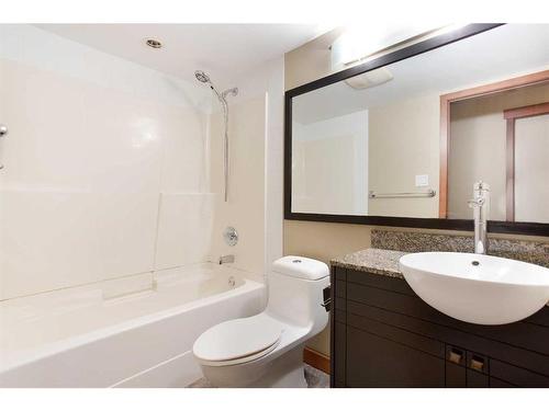 312-315 50 Avenue Sw, Calgary, AB - Indoor Photo Showing Bathroom