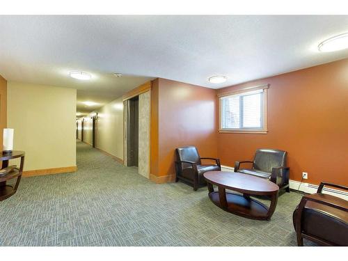 312-315 50 Avenue Sw, Calgary, AB - Indoor