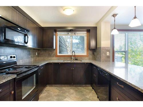 312-315 50 Avenue Sw, Calgary, AB - Indoor Photo Showing Kitchen