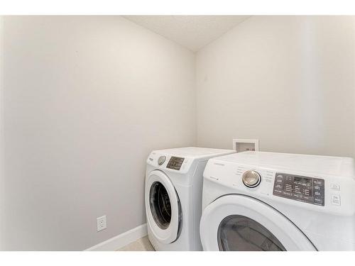 41 Hillcrest Square Sw, Airdrie, AB - Indoor Photo Showing Laundry Room