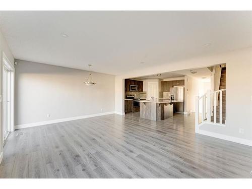 41 Hillcrest Square Sw, Airdrie, AB - Indoor Photo Showing Living Room