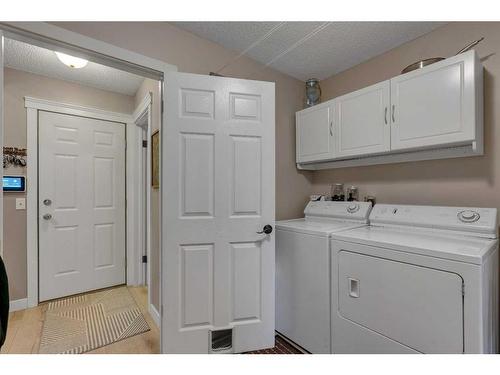 141 Somerset Way Sw, Calgary, AB - Indoor Photo Showing Laundry Room