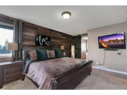 141 Somerset Way Sw, Calgary, AB - Indoor Photo Showing Bedroom