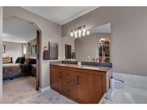 141 Somerset Way Sw, Calgary, AB - Indoor Photo Showing Bathroom