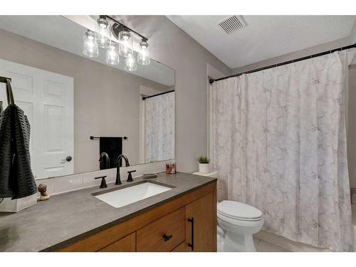 141 Somerset Way Sw, Calgary, AB - Indoor Photo Showing Bathroom