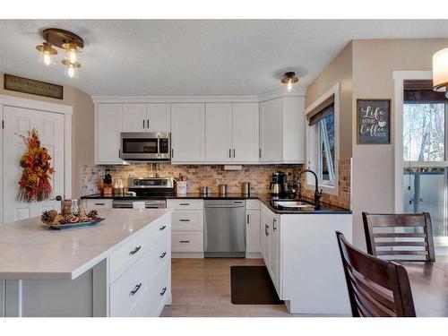 141 Somerset Way Sw, Calgary, AB - Indoor Photo Showing Kitchen