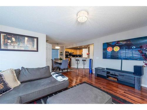 43 Evanston Rise Nw, Calgary, AB - Indoor Photo Showing Living Room