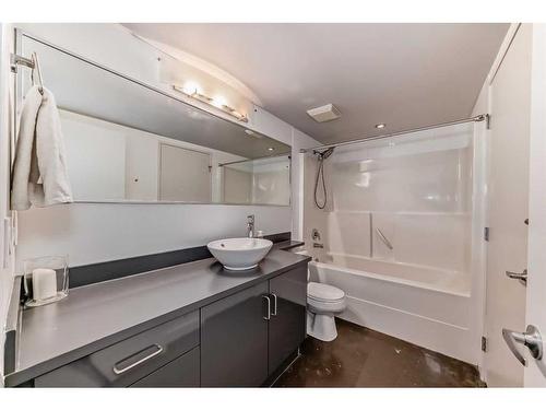 306-188 15 Avenue Sw, Calgary, AB - Indoor Photo Showing Bathroom