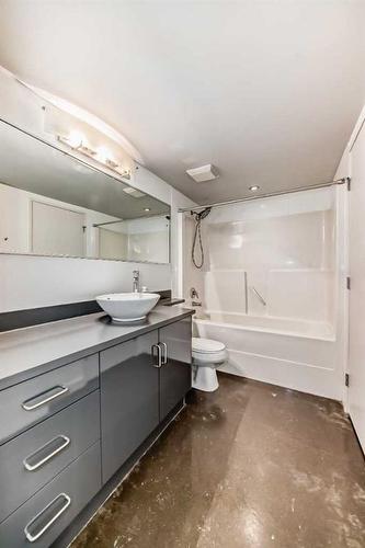 306-188 15 Avenue Sw, Calgary, AB - Indoor Photo Showing Bathroom