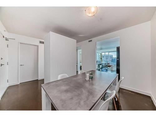 306-188 15 Avenue Sw, Calgary, AB - Indoor Photo Showing Dining Room