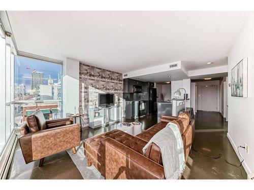 306-188 15 Avenue Sw, Calgary, AB - Indoor Photo Showing Living Room With Fireplace