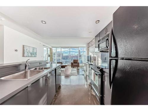 306-188 15 Avenue Sw, Calgary, AB - Indoor Photo Showing Kitchen With Double Sink