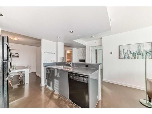 306-188 15 Avenue Sw, Calgary, AB - Indoor Photo Showing Kitchen With Double Sink