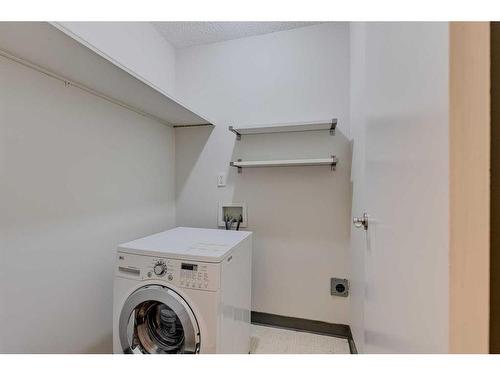 813-738 3 Avenue Sw, Calgary, AB - Indoor Photo Showing Laundry Room