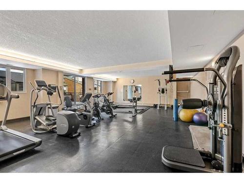 813-738 3 Avenue Sw, Calgary, AB - Indoor Photo Showing Gym Room