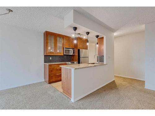 813-738 3 Avenue Sw, Calgary, AB - Indoor Photo Showing Kitchen