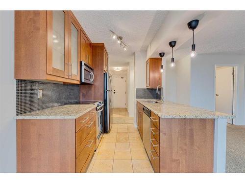 813-738 3 Avenue Sw, Calgary, AB - Indoor Photo Showing Kitchen