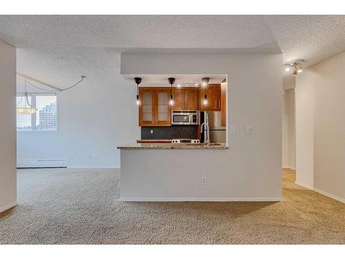 813-738 3 Avenue Sw, Calgary, AB - Indoor Photo Showing Kitchen