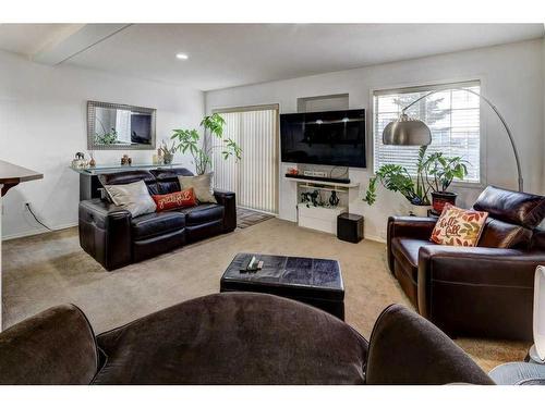 66 Country Village Villas Ne, Calgary, AB - Indoor Photo Showing Living Room