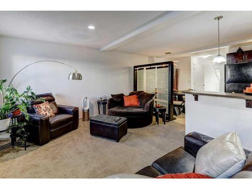 66 Country Village Villas Ne, Calgary, AB - Indoor Photo Showing Living Room