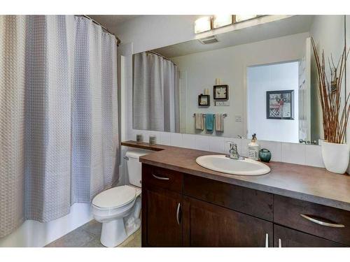 66 Country Village Villas Ne, Calgary, AB - Indoor Photo Showing Bathroom