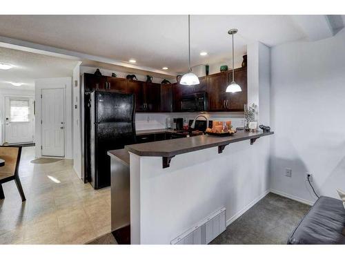 66 Country Village Villas Ne, Calgary, AB - Indoor Photo Showing Kitchen