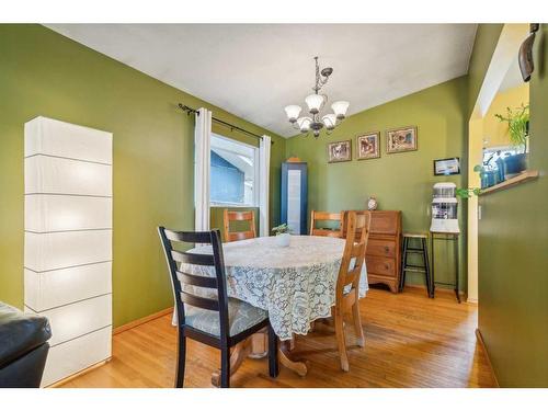 3411 Boulton Road Nw, Calgary, AB - Indoor Photo Showing Dining Room