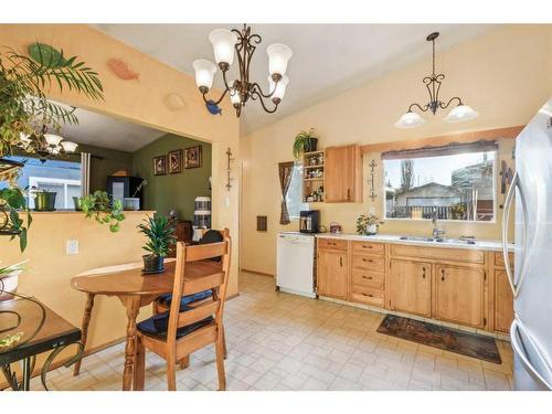 3411 Boulton Road Nw, Calgary, AB - Indoor Photo Showing Dining Room