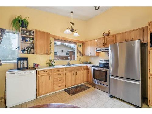 3411 Boulton Road Nw, Calgary, AB - Indoor Photo Showing Kitchen With Double Sink