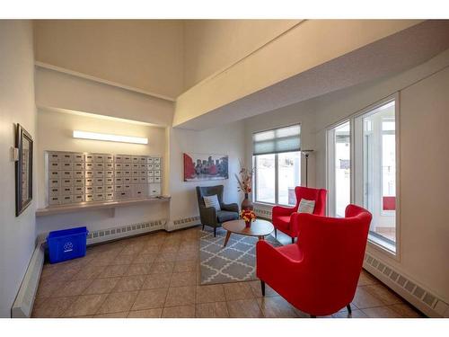 309-3309 Hawksbrow Point Nw, Calgary, AB - Indoor