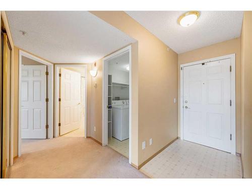 309-3309 Hawksbrow Point Nw, Calgary, AB - Indoor Photo Showing Other Room