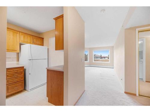 309-3309 Hawksbrow Point Nw, Calgary, AB - Indoor Photo Showing Kitchen