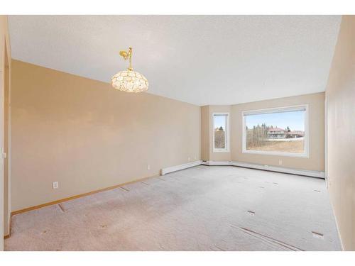 309-3309 Hawksbrow Point Nw, Calgary, AB - Indoor Photo Showing Other Room