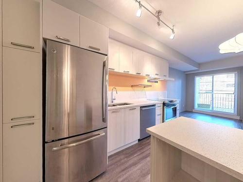 203-730 5 Street Ne, Calgary, AB - Indoor Photo Showing Kitchen