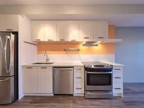 203-730 5 Street Ne, Calgary, AB - Indoor Photo Showing Kitchen With Double Sink