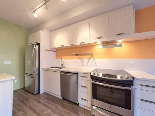 203-730 5 Street Ne, Calgary, AB - Indoor Photo Showing Kitchen With Double Sink