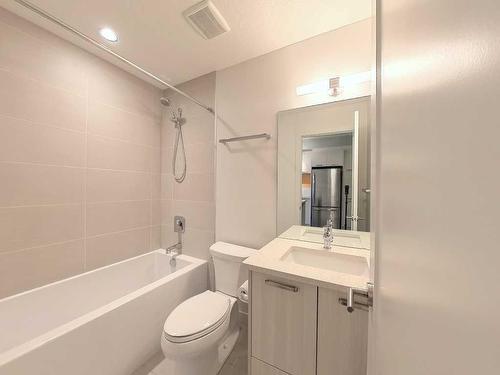 203-730 5 Street Ne, Calgary, AB - Indoor Photo Showing Bathroom