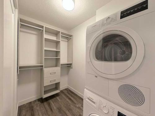 203-730 5 Street Ne, Calgary, AB - Indoor Photo Showing Laundry Room