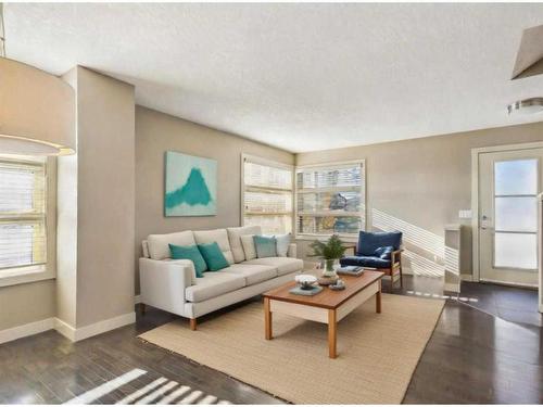 333 Aspen Hills Villas Sw, Calgary, AB - Indoor Photo Showing Living Room