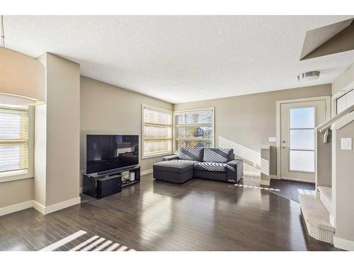 333 Aspen Hills Villas Sw, Calgary, AB - Indoor Photo Showing Living Room