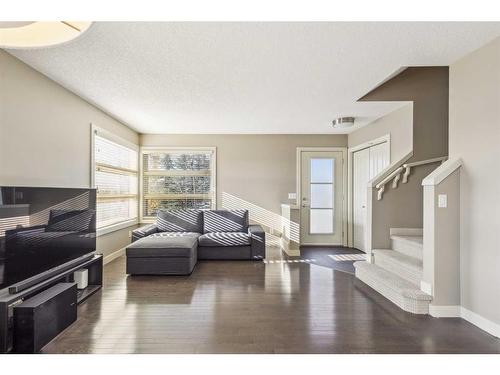 333 Aspen Hills Villas Sw, Calgary, AB - Indoor Photo Showing Living Room